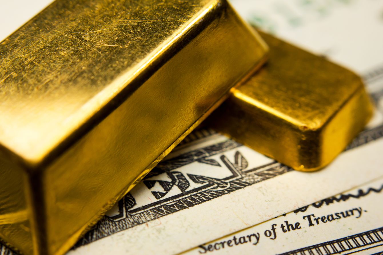 Giá vàng có thể đạt 2.200 USD trong nửa đầu năm 2024 khi Fed cắt giảm lãi suất
