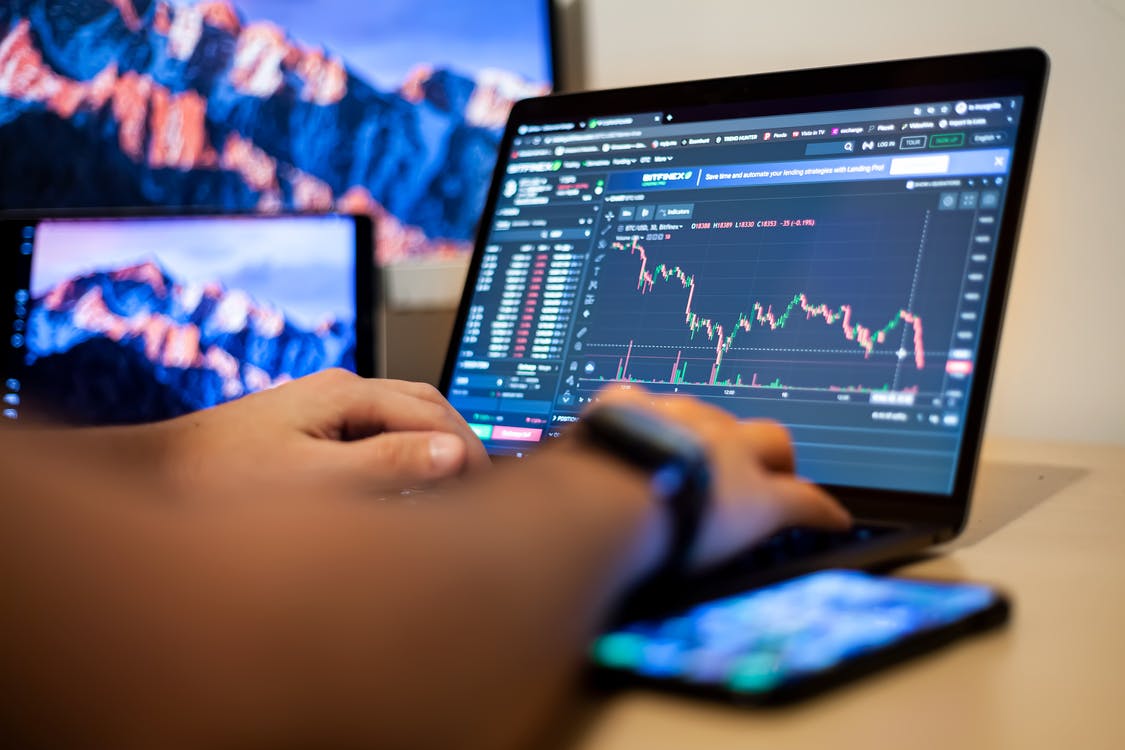 Trader nên cẩn trọng với rủi ro khi đầu tư Forex